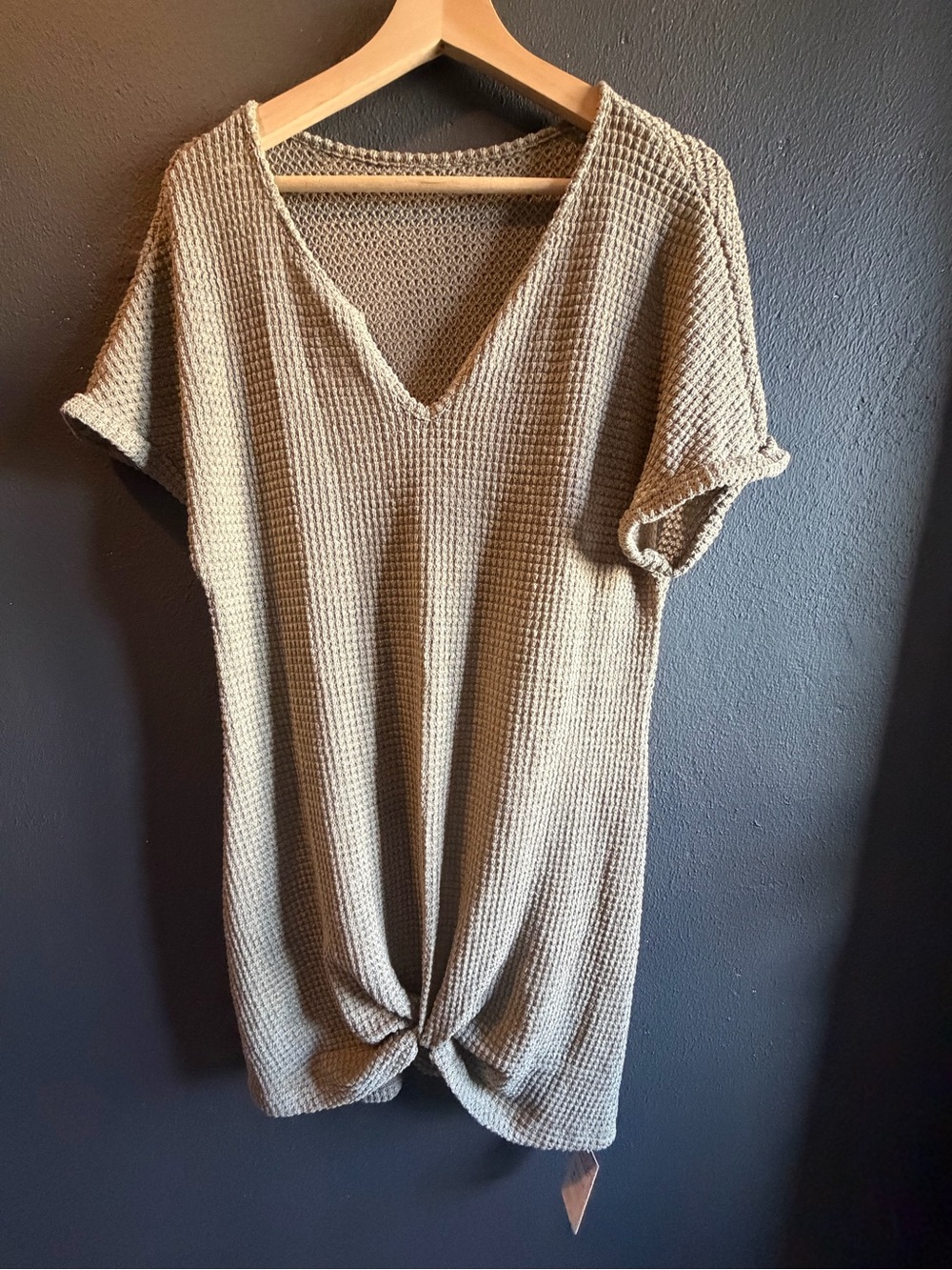 Cupshe Taupe Waffle Knit V-Neck Short Sleeve Tunic